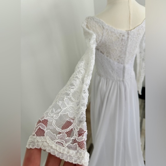 Mori Lee Lace Long Sleeve Wedding Dress, Size 10, A-Line - Picture 6 of 8